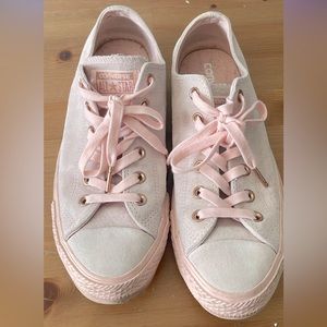 Suede light pink and rose gold Converse low tops